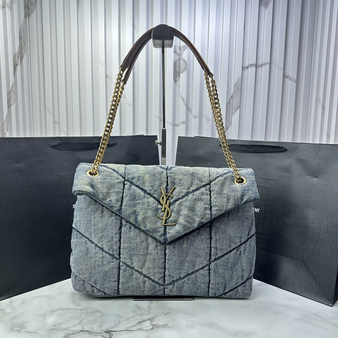 YSL PUFFER MEDIUM in suede and denim / YSL Loulou Denim Shoulder bag กระเป๋าสะพายเดนิมเย็บลายเชฟรอนควิลท์