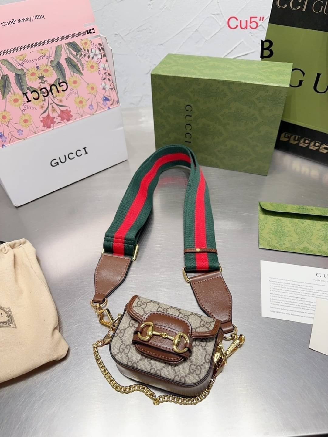 GUCCI HORSEBIT 1955 STRAP WALLET พร้อมส่ง กระเป๋าสะพายใบเล็กจิ๋ว มินิน่ารักน่าใช้ สายสะพายถอดได้ เลื่อนปรับระดับได้ เป็นอีกรุ่นที่น่าใช้มากๆ