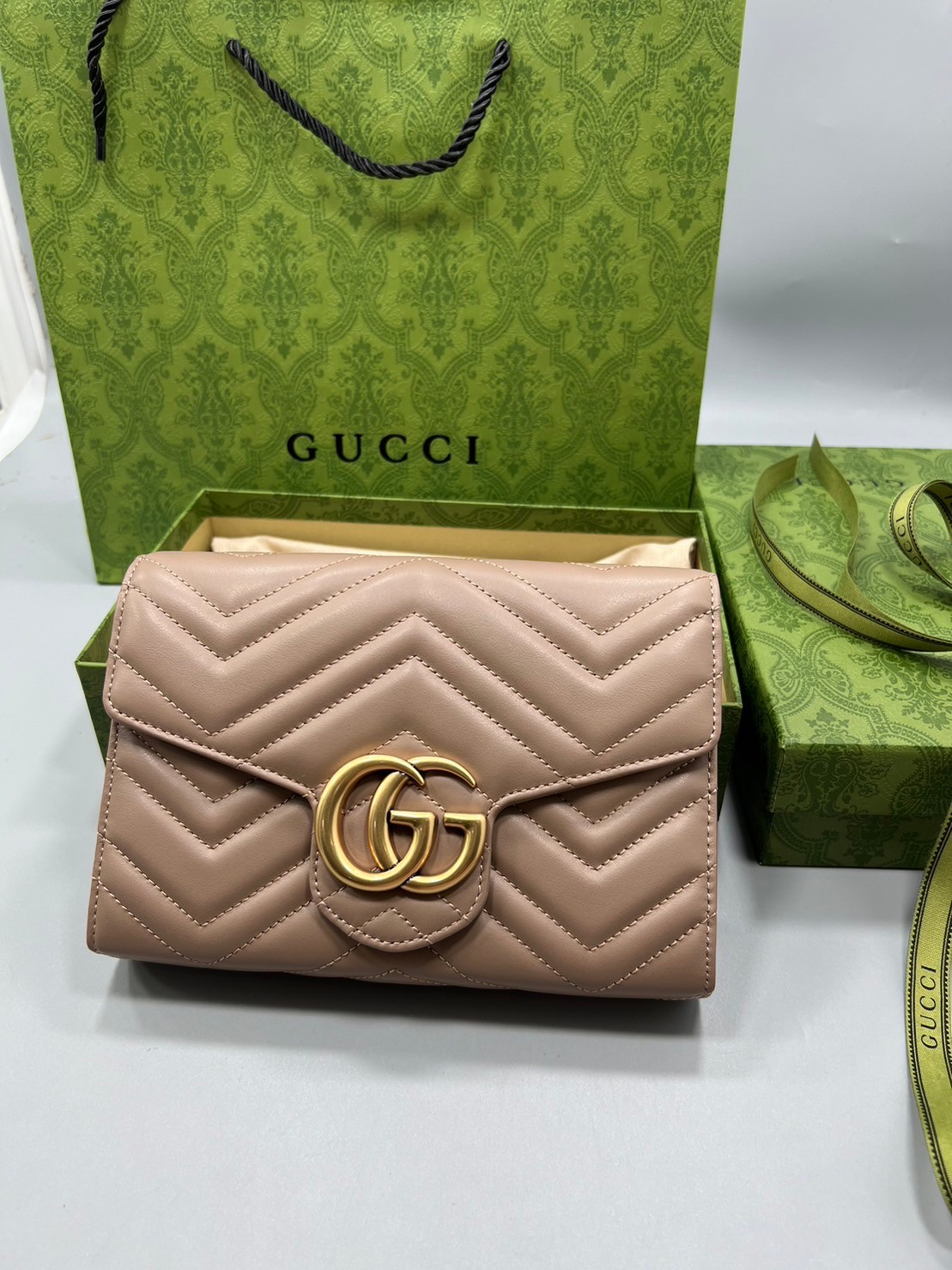GUCCI GG Marmont Chain Wallet Matelasse Mini Soft Leather / GUCCI WOC เกรดออรินอล งานหนังสวยมากค่ะ ละมุนที่สุด ใส่บัตร ใส่แบงค์ได้ รับรองว่าจะเป็นกระเป๋าที่จะหยิบใช้งานได้บ่อยๆ รับประกันความสวยปังค่าาา