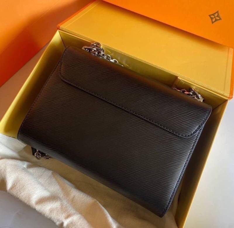 VIP 】หนังแท้ LOUIS VUITTON Epi Twist Shoulder Bag MM 4 สี พร้อมส่งที่ไทย