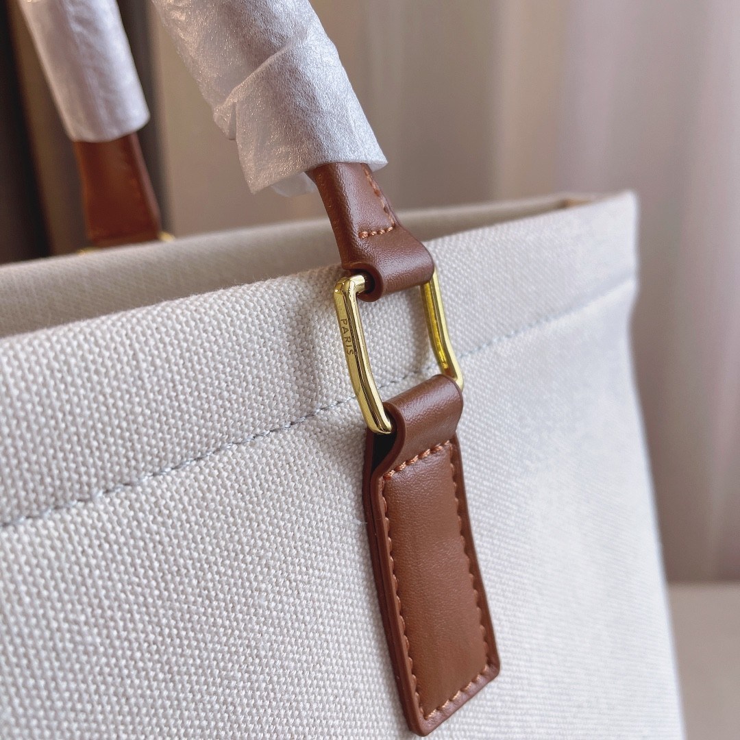 CELINE TOTE BAG VIP GIFT WITH PURCHASE (GWP) พรีเมี่ยมกิ๊ฟ Limited Edition จาก PERFUME DUTYFREE COUNTER วัสดุ Canvas & Grained cowhide ดีไซน์ทรง Shopping ขนาดใหญ่กำลังดี