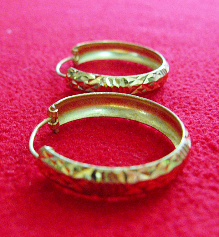 ต่างหูห่วงทองเหลืองแบบใหญ่ค่ะ