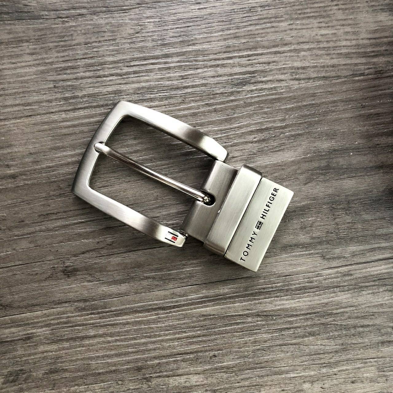 TOMMY HILFIGER Belt and Buckle Set เซตสุดคุ้ม!! เข็มขัด + หัวเข็มขัด 2 ชิ้น จะะมอบเป็นของขวัญหรือใช้เองก็แนะนำเลยค่าา อุปกรณ์ : มาพร้อมที่เจาะรูเข็มขัด + กล่องแบรนด์ + ถุงกระดาษแบรนด์