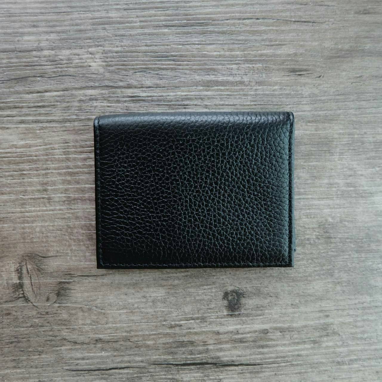 Calvin Klein Leather Belt & Wallet Set เซตสุดคุ้ม จะะมอบเป็นของขวัญหรือใช้เองก็แนะนำเลยค่าา อุปกรณ์ : มาพร้อมถุงกระดาษแบรนด์ + กล่องแบรนด์ + ที่เจาะรูเข็มขัด + ห่วงเข็มขัด