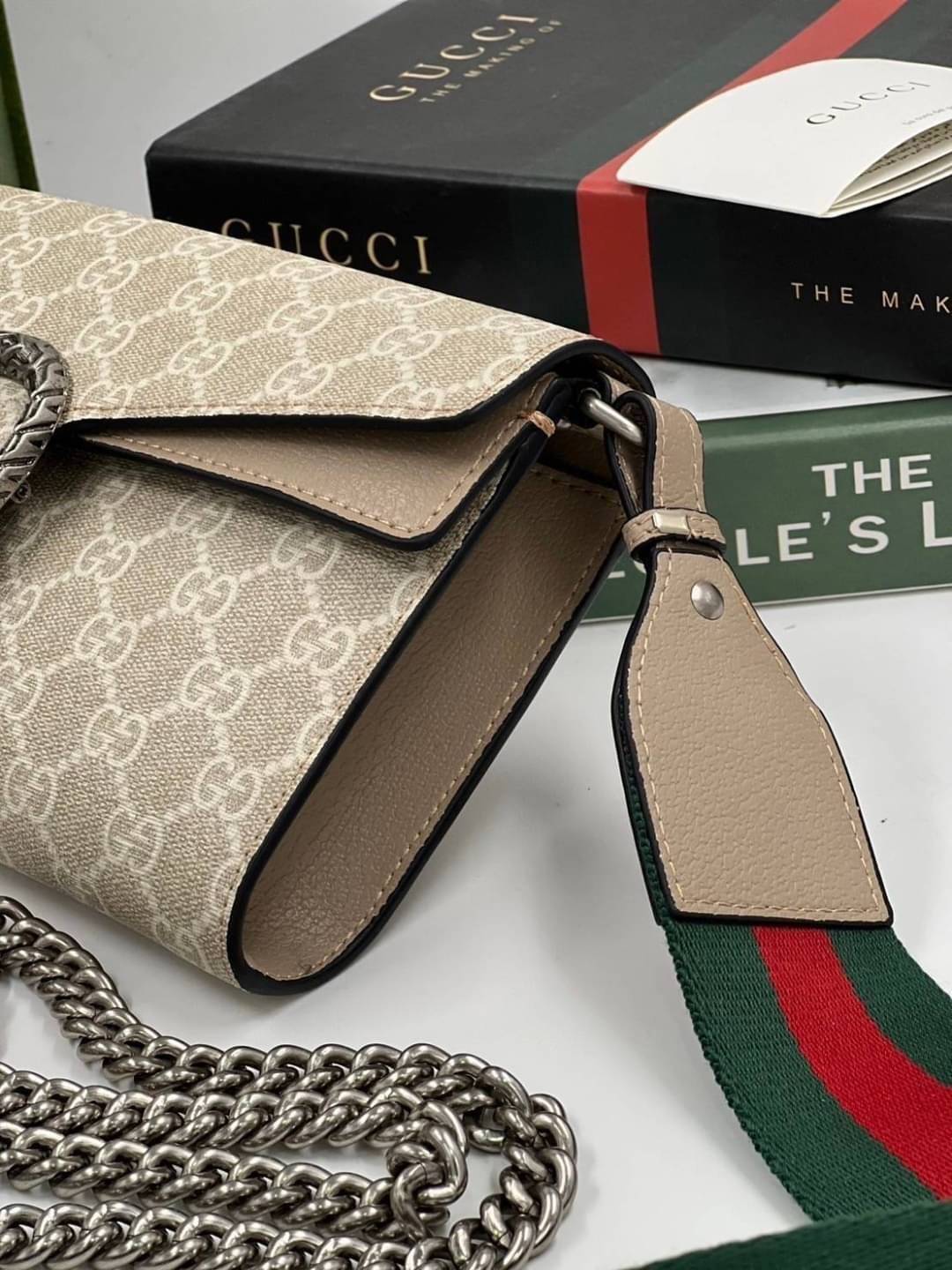 GUCCI Dionysus GG small shoulder bag ฮอตสุดไม่มีใครเกิน รุ่นใหม่ล่าสุดพร้อมสายสะพายสปอร์ต กับกระเป๋าสะพายรุ่นที่สาวๆต้องไม่พลาด!! ดึงดูดและสะกดสายตาด้วยอะไหล่ดีเทลหรู ทนทาน ดูแลรักษาง่าย ภายในสวยงาม และแบ่งสัดส่วนลงตัวมากๆ ใส่ของสำคัญได้สบาย พร้อมเสิร์ฟให