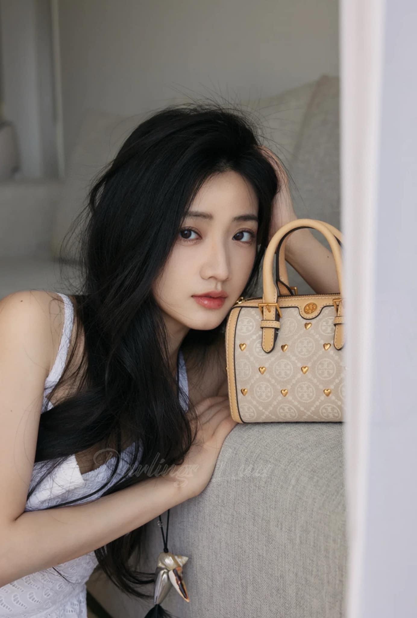 TORY BURCH T MONOGRAM Mini Jacquard Wine Barrel Bag ivory multi heart shape / Tory Boston Bag กระเป๋าทรงหมอนบอสตั้นแต่งหัวใจสีทองสวยหรู น่ารักรุ่นใหม่ล่าสุด เกรดท็อปออริ เทียบแท้ 1:1 เกรดดีสุด ใช้งานต่างประเทศได้