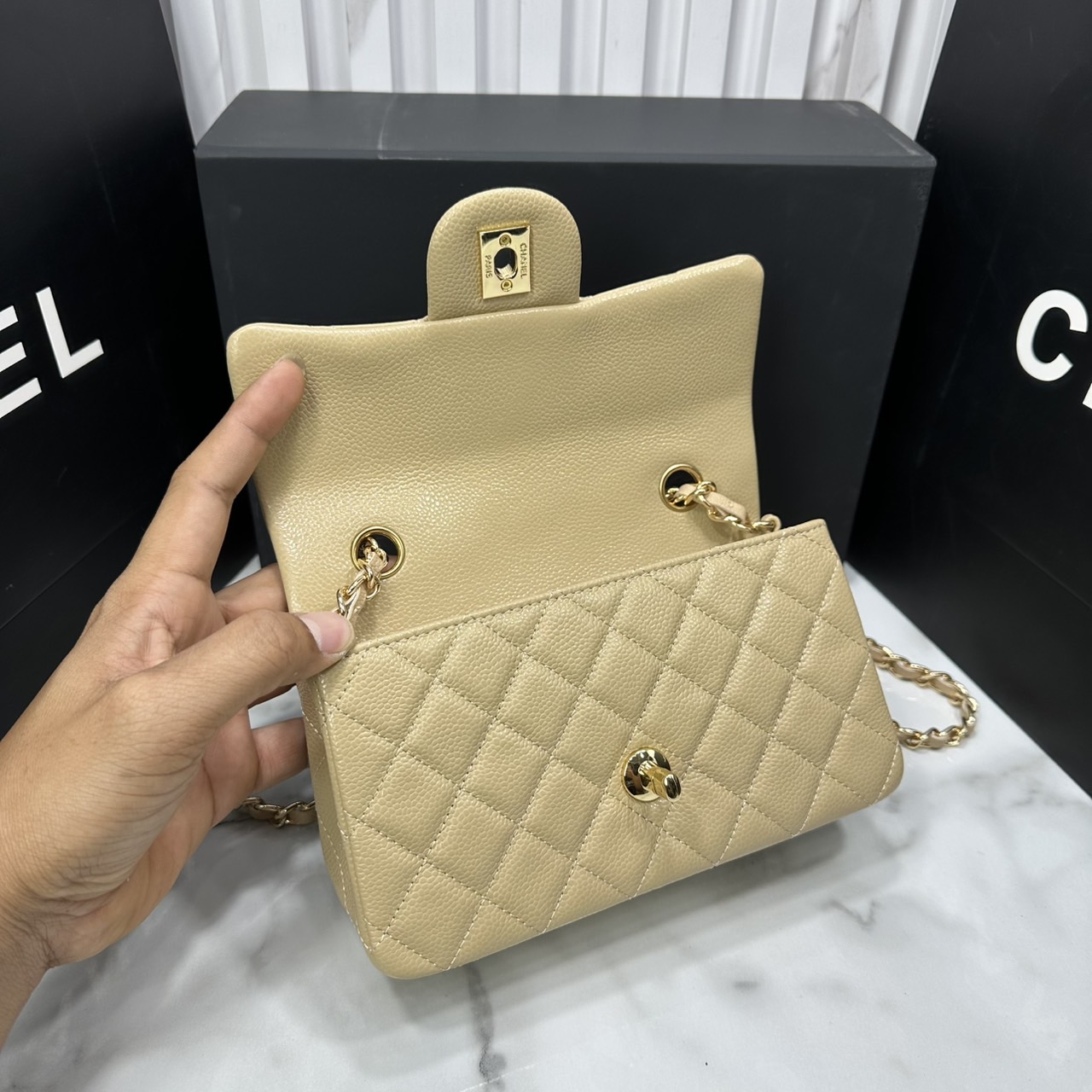ORI หนังแท้ | CHANEL Classic 20cm shoulder bag กระเป๋าสะพายรุ่นยอดนิยม หรูหราระดับตำนาน สวยงามเหนือกาลเวลา