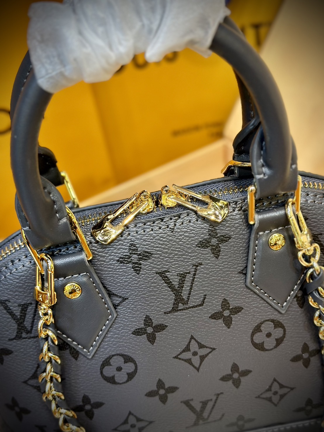 LV Alma BB Gris Trianon bag กระเป๋าสะพายสีใหม่โทนเทา เอกลักษณ์สะท้อนความเลอค่าสง่างาม เกรดออริ ใช้งานต่างประเทศได้