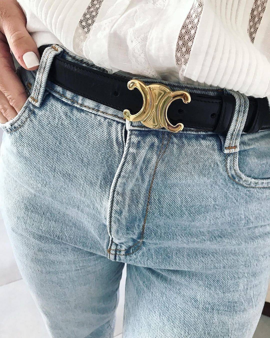 CELINE Vintage Logo Leather Belt VIP Gift With Purchase (GWP) พรีเมี่ยมกิ๊ฟ Limited จาก CELINE PARFUME DUTYFREE วัสดุหนังเรียบสวยหัวเข็มขัดโลโก้แบรนด์แบบ 3D Vintage สีทองสายปรับระดับได้ในดีไซน์เรียบหรูเข้ากับทุกลุ๊คใช้ได้ทั้งชายหญิง