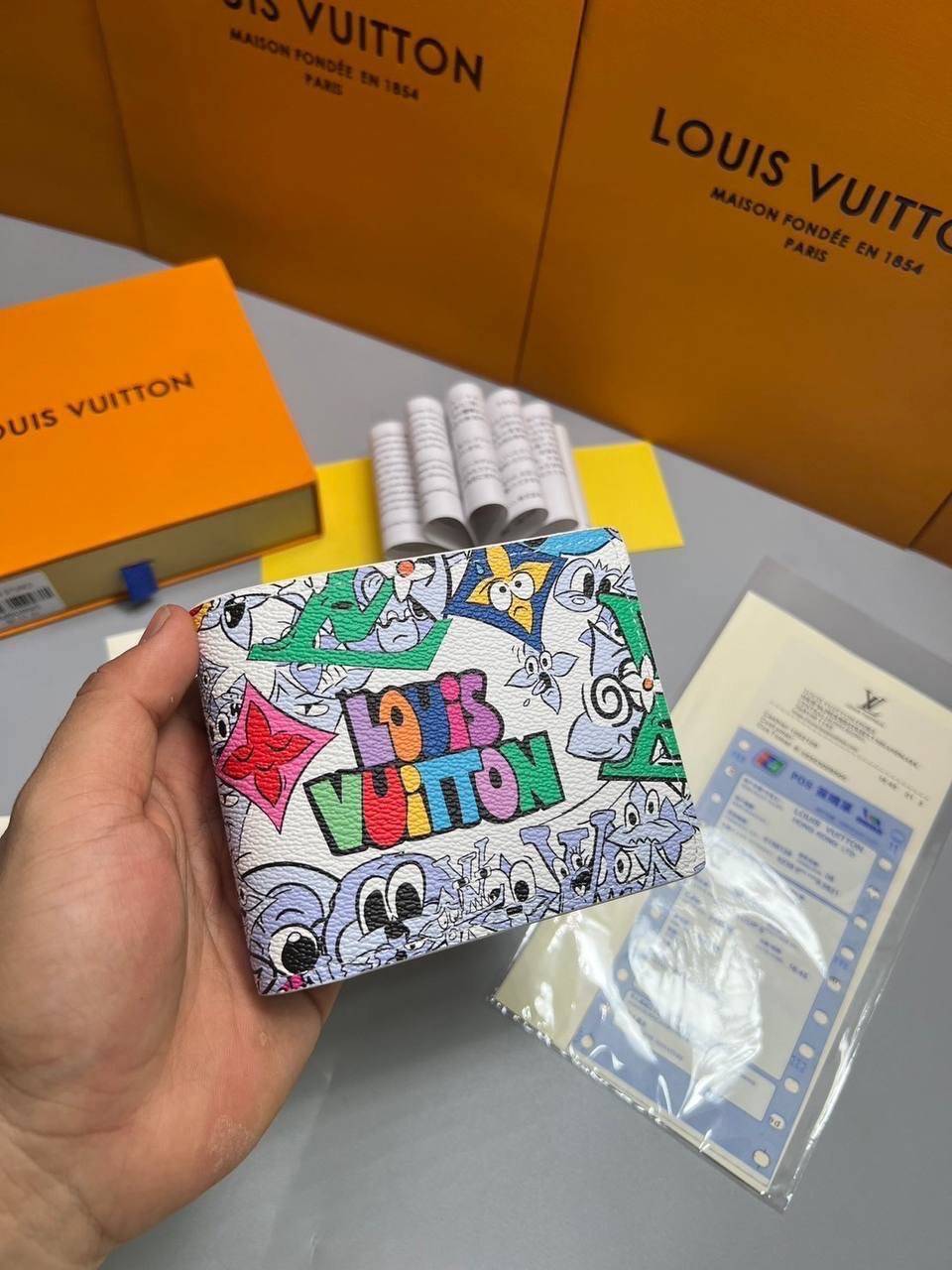 ORI หนังแท้ | LV Long Wallet / LV Short Wallet / LV Brazza Monogram Comic Wallet กระเป๋าสตางค์ใบยาว กระเป๋าสตางค์ใบสั้น กระเป๋าสตางค์ผู้ชาย