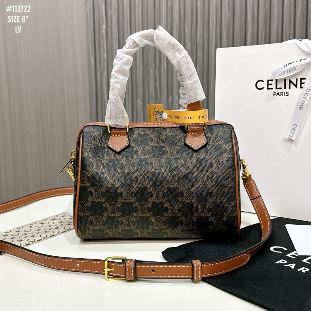CELINE Small BOSTON bag in Triomphe canvas and Leather กระเป๋าสะพายทรงบอสตันสุดคลาสสิค ฮิตสุดๆในเกาหลี ไอเท็มแนะนำ! ไซส์เล็กน่ารัก ใช้ได้ทั้งหนุ่มๆและสาวๆ