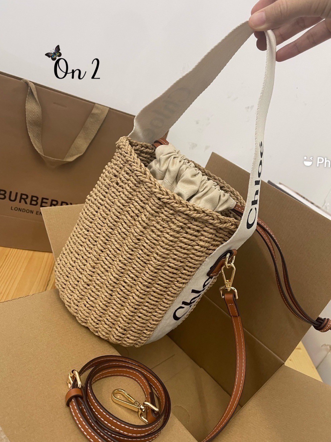 CHLOE small woody basket กระเป๋าสะพายสานทรงตะกร้า ยอดฮิตติดลมของแบรนด์ ด้วยวัสดุสังเคราห์จากธรรมชาติ สานทอเต็มใบออกมาเป็นลวดลายสวยงาม