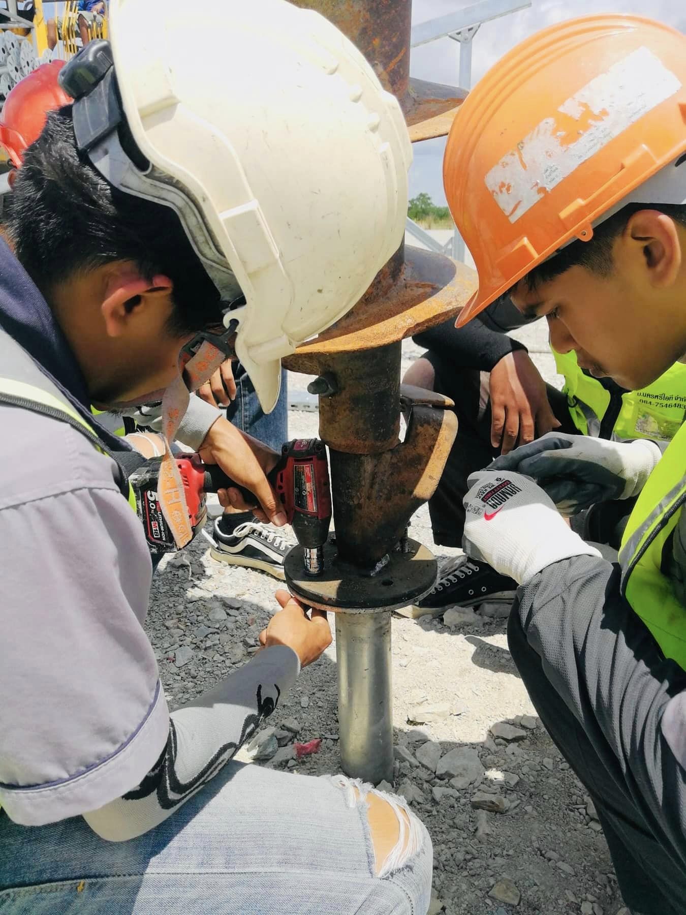 รับงานติดตั้งโซลาร์ฟาร์ม (Solar Farm)