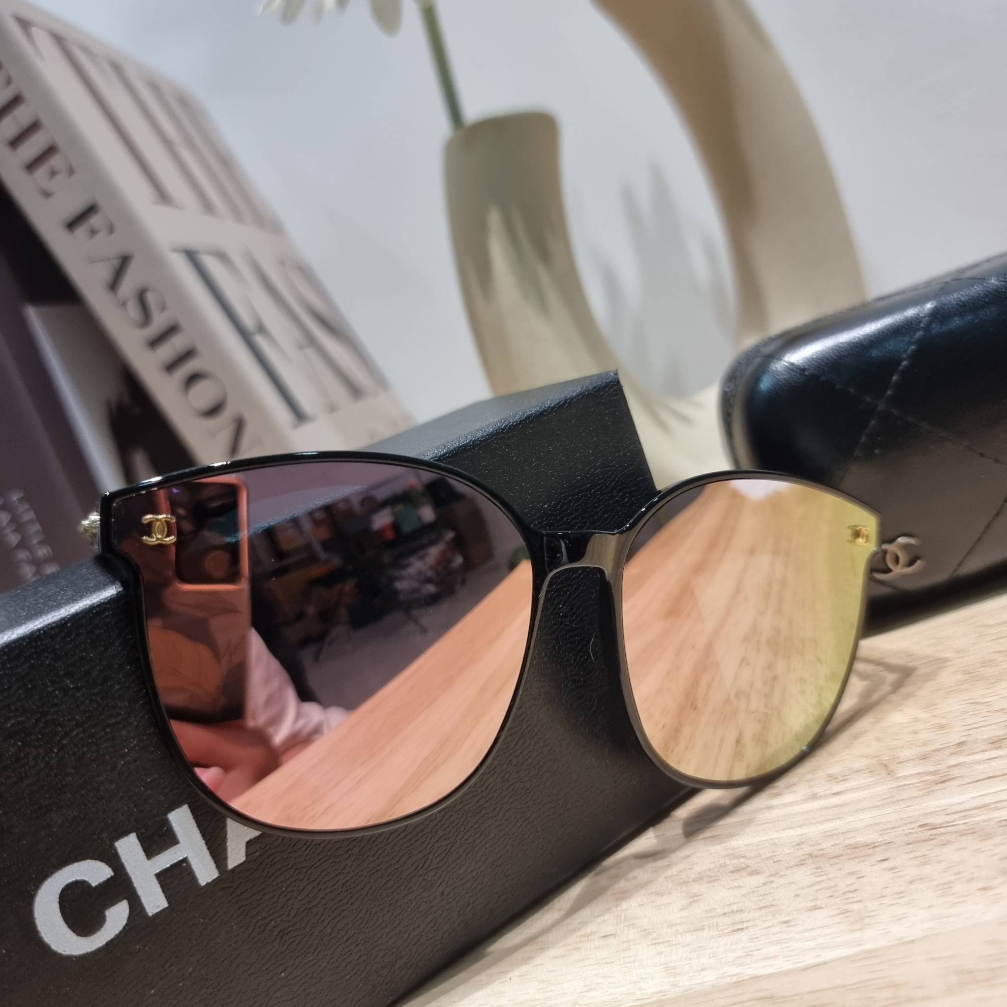 Chanel eye-glasses UV protection gift Box set สุดคุ้ม มาพร้อมอุปกรณ์ครบเซ็ท ดีไซน์ชิคมากแม่!! รับรองไม่ซ้ำใคร ใส่เสริมโหงวเฮ้ง ดูผู้ดี มีพกติดตัวไว้ไม่ตกเทรนด์ ใช้ได้ทุกโอกาส ทุกสถานการณ์ ใส่ที่บ้านถนอมสายตา