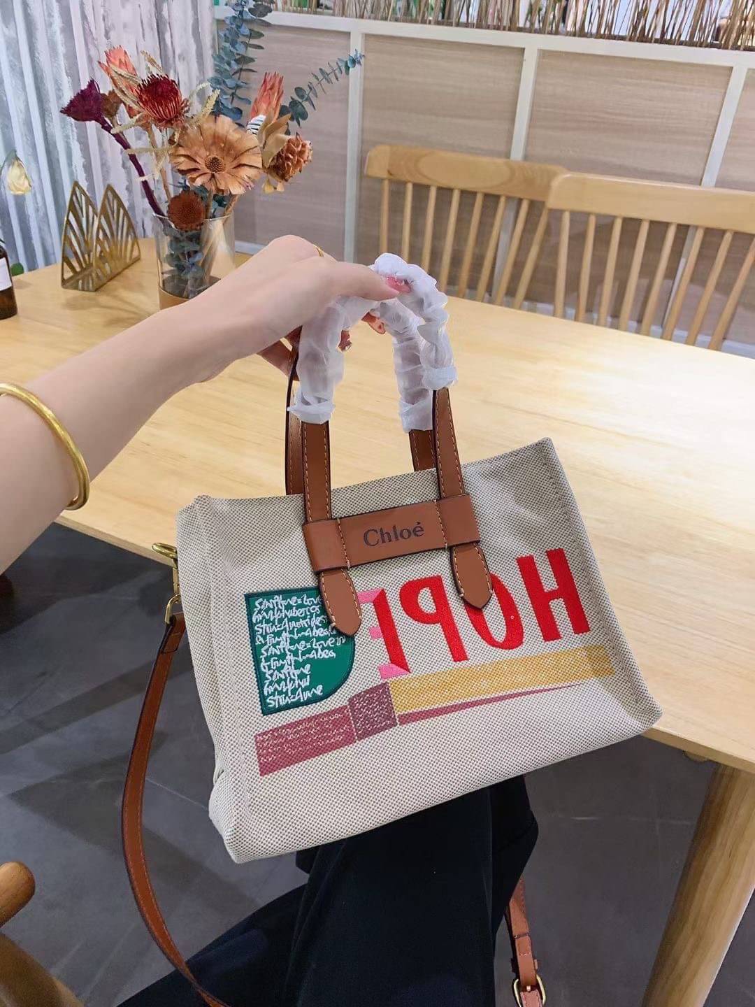 Medium : CHLOÉ Woody large leather-trimmed cotton-canvas tote corita kent tote 14” canvas Corita Kent large tote in embroidered artwork & shiny calfskin