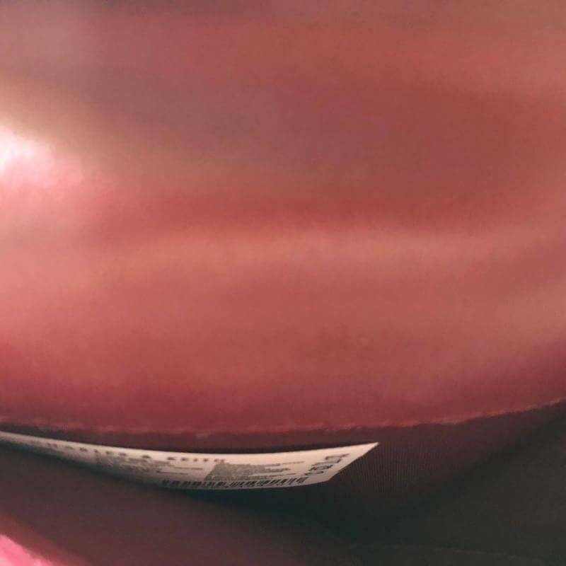 CHARLES & KEITH LONG WALLET กระเป๋าสตางค์ใบยาวแบบ 2 พับ หนังคาเวียร์ อะไหล่สีทอง และพู่สวยหรูมากค่ะด้านหน้าปั้มโลโก้แบรนด์ เปิดปิดด้วยฝาปิด ภายในมี1ช่องซิปแชะช่องเก็บบัตรหลายช่องใช้งานใส่ช่องใส่ธนบัตร แยกเป็นสัดส่วน ใบนี้สุดคุ้มเลยค่า