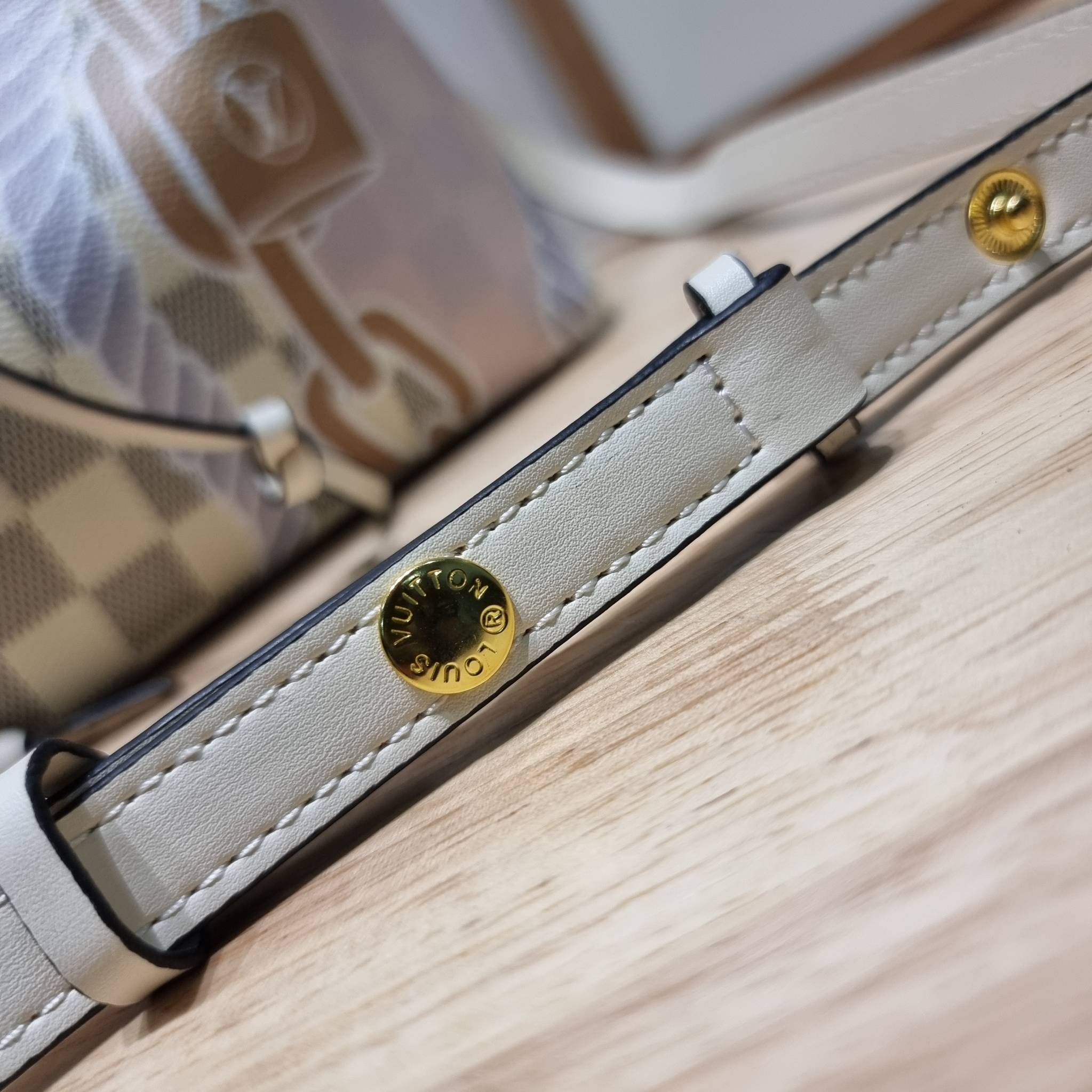 LV Neonoe MM Damier Azur New Spring Collection - Nautical อีกหนึ่งรุ่นท็อปฮิต กับดีไซน์ใหม่ต้อนรับฤดูร้อน กับกระเป๋าสะพายทรงบัคเก็ตใบใหญ่