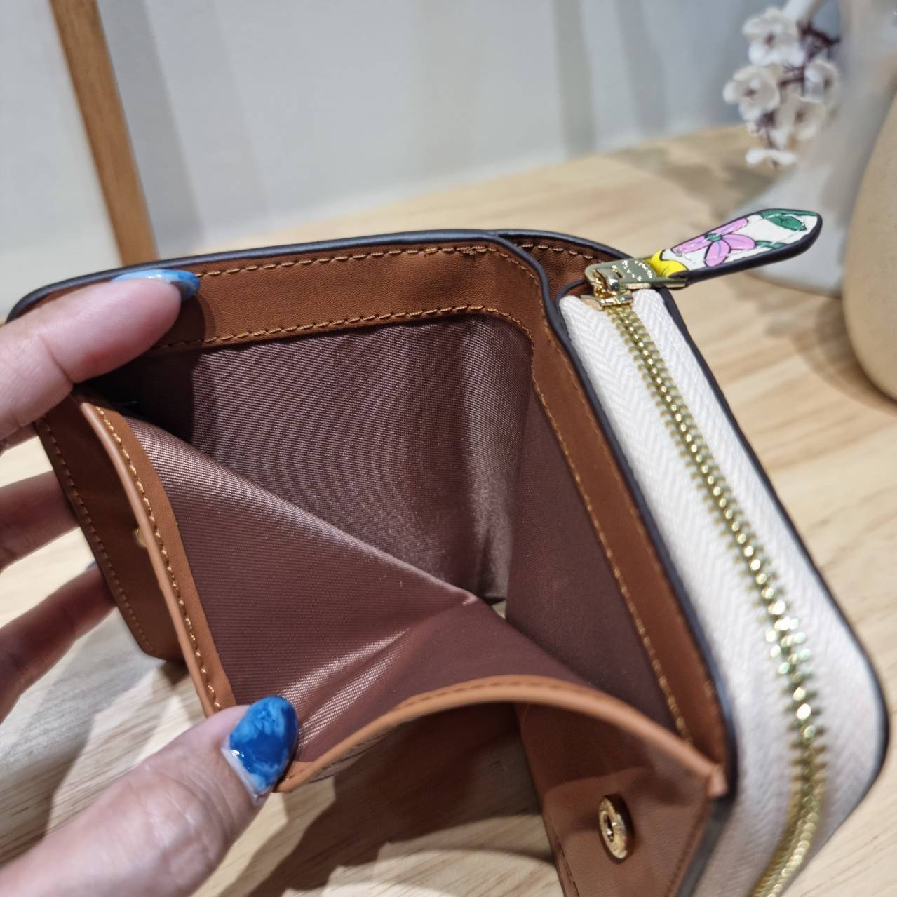 COACH CJ372 CR555 BILLFOLD WALLET WITH FLORAL PRINT กระเป๋าสตางค์ใบเล็กายดอกไม้ เกรดท็อปออริ เกรดดีสุด สลับแท้ 1:1 ใช้ต่างประเทศได้