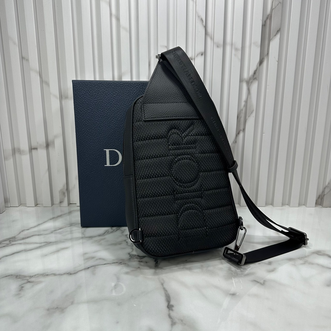 DIOR Sling Bag Rider 2.0 Oblique jacquard fabric กระเป๋าสะพายคาดอก หนังแท้ แคนวาสแท้ สง่างามเหนือกาลเวลา มีไว้ไม่มีเอาท์ ท่านชายควรมีมากค่ะ