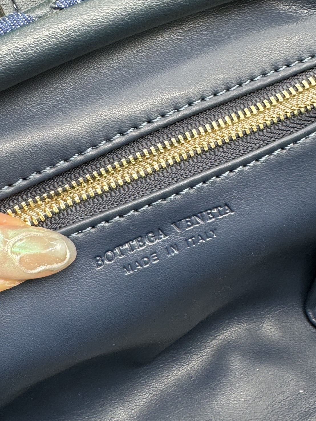 BOTTEGA Denim Teen Lauren 1980 with chain / BOTTEGA Clutch Bag กระเป๋าทรงคลัช พร้อมสายสะพายโซ่ วัสดุเดนิมคอตตอน สวยงามเป็นเอกลักษณ์ เกรดออริ 1:1 ใช้งานต่างประเทศได้