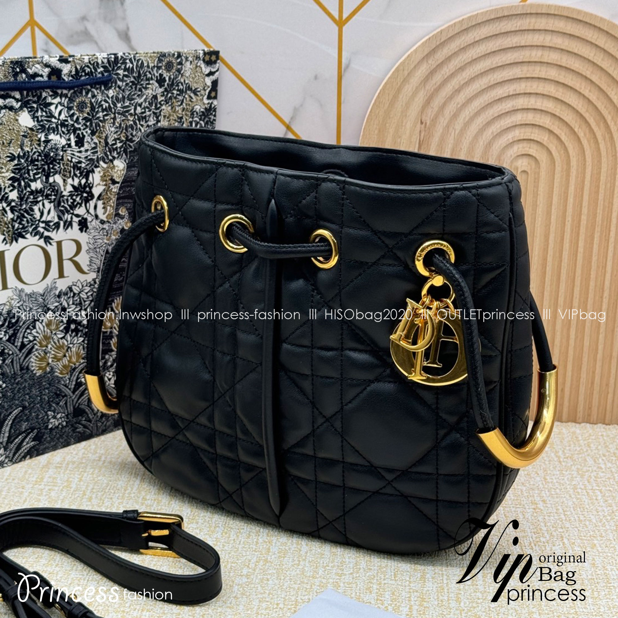 Medium DIOR Nolita Bag Black Macrocannage รุ่นใหม่ กระเป๋าสะพายทรงโท้ท งานหนังเต็มใบ สวยเรียบหรู ถือได้ สะพายยาวได้ เกรดออริ 1:1