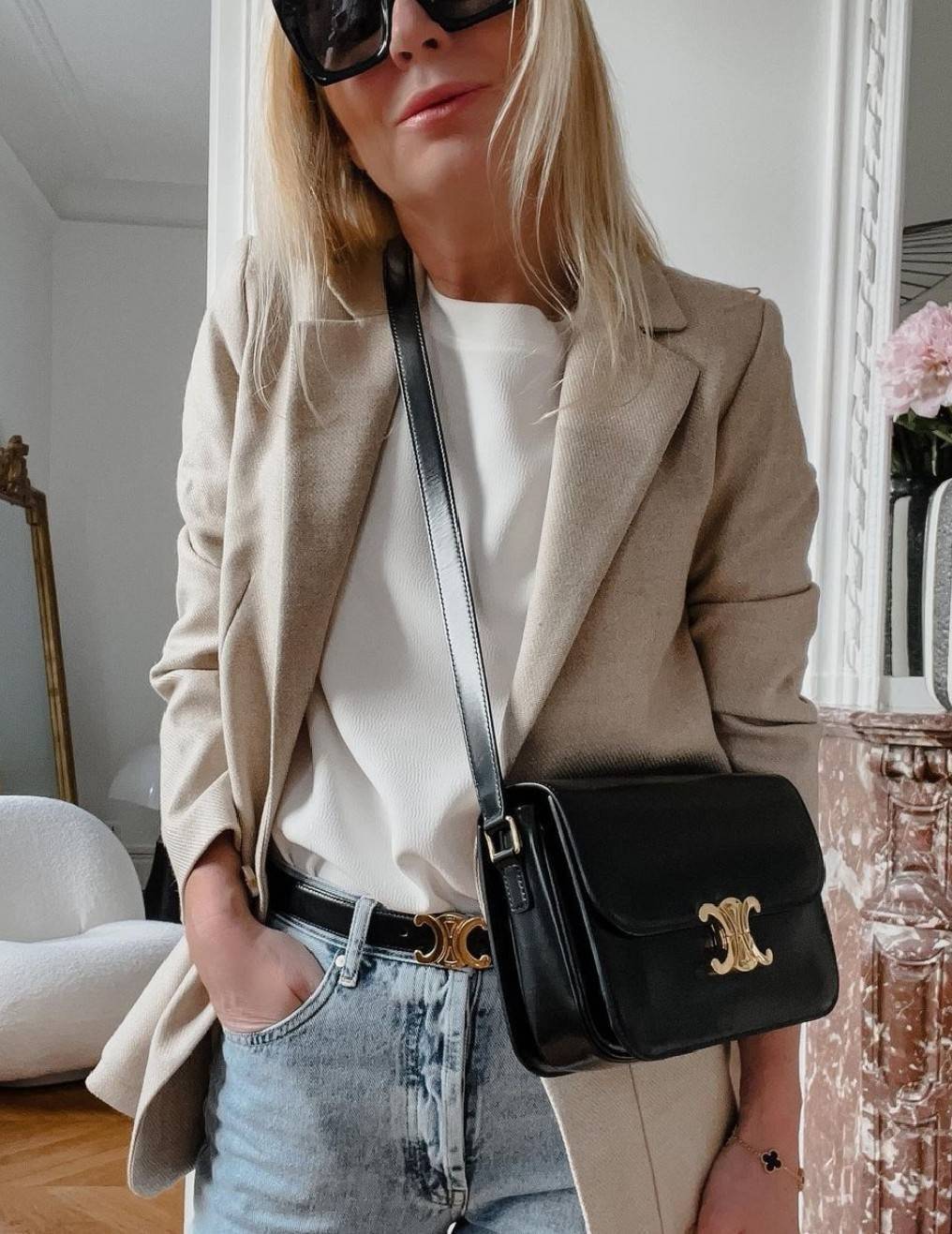 VIP 🥂 Celine Vintage Logo Leather Belt VIP เข็มขัดซีลีนใช้ได้ทั้งชายหญิง วัสดุ Calfskin หนังเรียบสวยหัวเข็มขัดโลโก้แบรนด์แบบ 3D Vintage สีทองสายปรับระดับได้ในดีไซน์เรียบหรูเข้ากับทุกลุ๊คใช้ได้ทั้งชายหญิง สินค้ามาพร้อม Original Package มีการ์ด ถุงผ