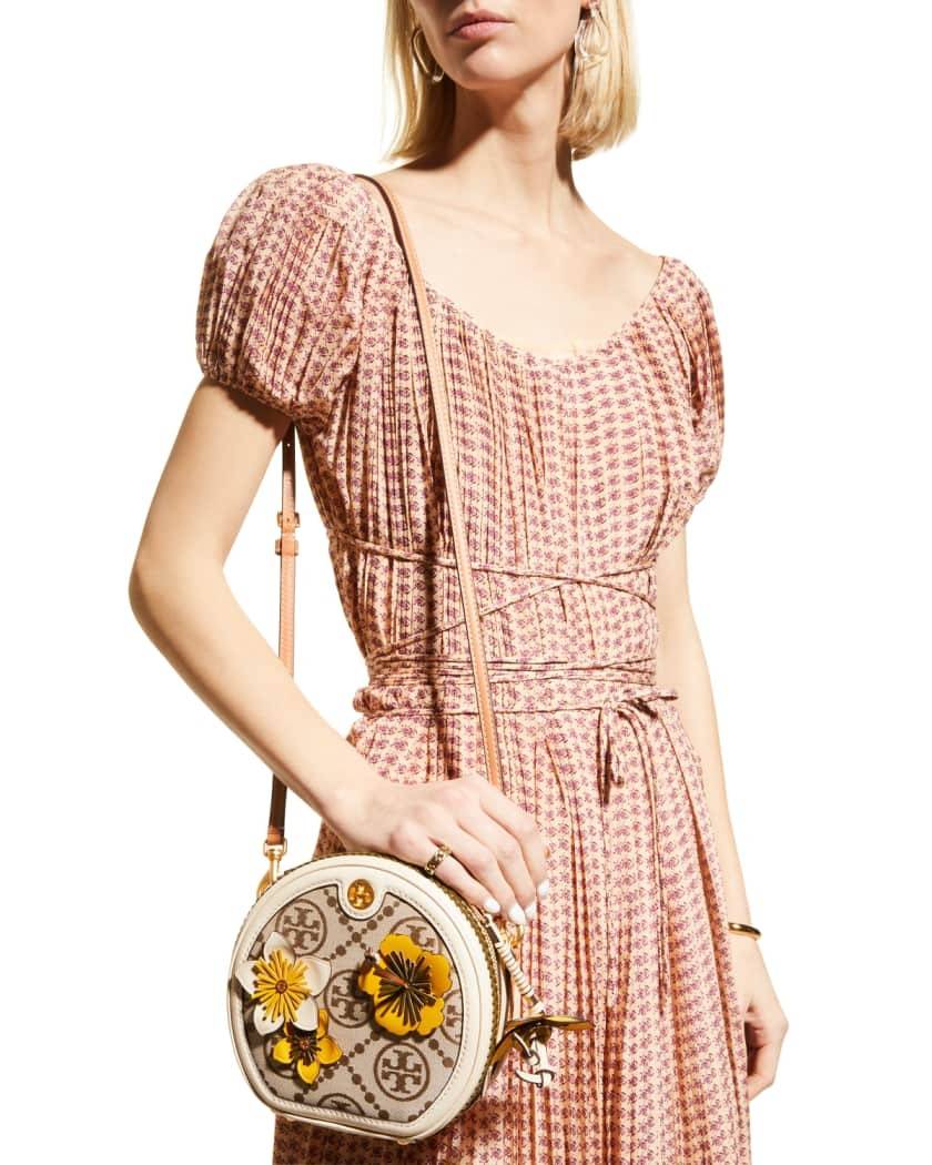 TORY BURCH T MONOGRAM FLORAL MOON CROSSBODY BAG คอลเลคชั่นใหม่ น่ารักให้ใจไปเลย กับประเป๋าสะพายทรงสวย ดีไซน์ใหม่ล่าสุด สไตล์งานคราฟ มีลูกเล่นประดับดอกไม้