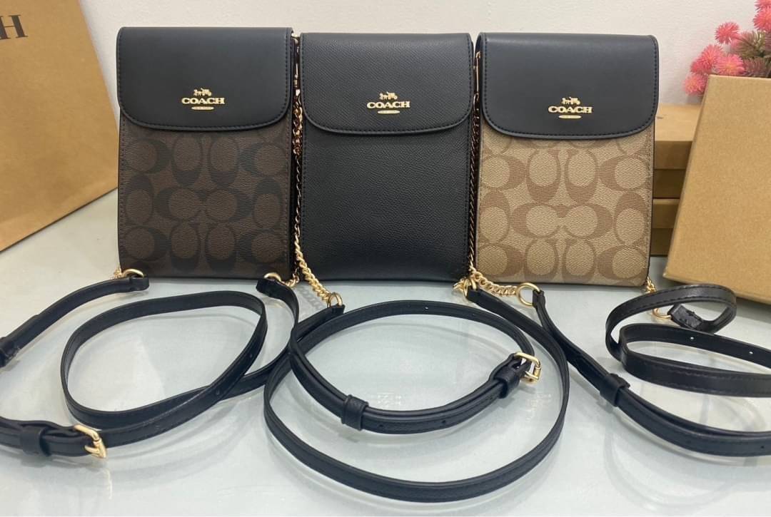 COACH RACHEL PHONE CROSSBODY IN SIGNATURE CANVAS พร้อมส่ง กระเป๋าสะพาย case phone ต้องมา ให้คุณพกพา gadget ล้ำไปได้ทุกที่ ใส่โทรศัพท์มือถือได้ทุกรุ่น ดีไซน์ใหญ่กว่าเดิม