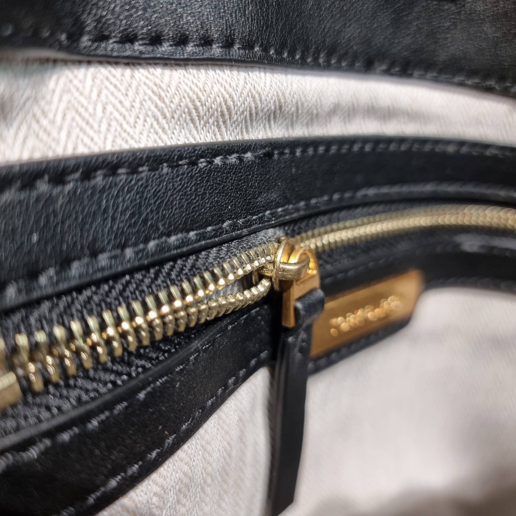 TORY BURCH ECO ELLA TOTE BAG / TORY TOTE BAG พร้อมส่ง 3 สี กระเป๋าสะพายทรงโท้ท ขนาดกำลังสวย จุของได้เต็มที่ รูปทรงคลาสสิคชวนใช้ โดดเด่นด้วย patch โลโก้ คอลเลคชั่นน้องใหม่ ส่งมาให้สาวๆได้ใจฟูอีกหนึ่งไอเท็ม