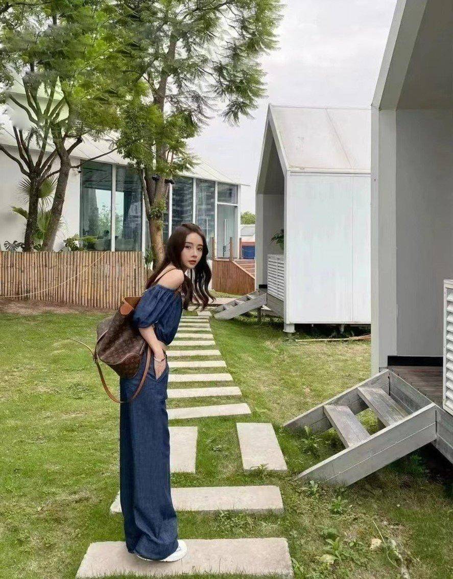 Louis Vuitton Monogram Delight Canvas กระเป๋าสะพายข้างทรงสูงใบใหญ่หนังแกะสังเคราะห์ หูหิ้วปั้มโลโก้ ด้านในมี1ช่องซิป 1ช่องใส่ของจุกจิ๊ก อะไหล่ทองหรูหรา มีสายยาว ถอดสายได้ ปรับระดับได้ จุของได้เยอะ หรูหรา สวยงาม เหมาะกับทุกโอกาศ ต้องมีติดตู้ห้ามพลาดเลยค่า