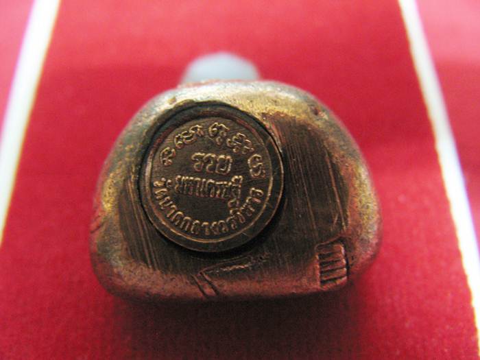 พระสังกัจจายน์อุดมโชค เนื้อทองแดงพิมพ์กลาง อุดกริ่ง รุ่นรวยมหาเศรษฐี วัดนาคกลางวรวิหาร พร้อมกล่องเดิมค่ะ