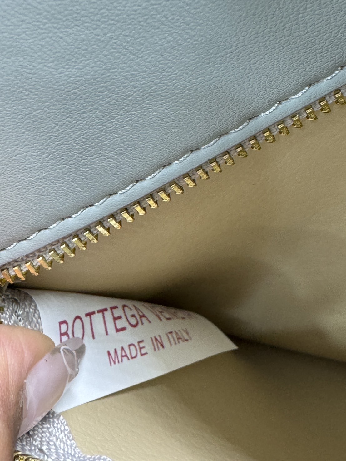 BOTTEGA Small Andiamo embellished intrecciato leather tote 28cm กระเป๋าสะพายดีไซส์สานเป็นเอกลักษณ์ หนัง nappa นิ่มสวยงาม
