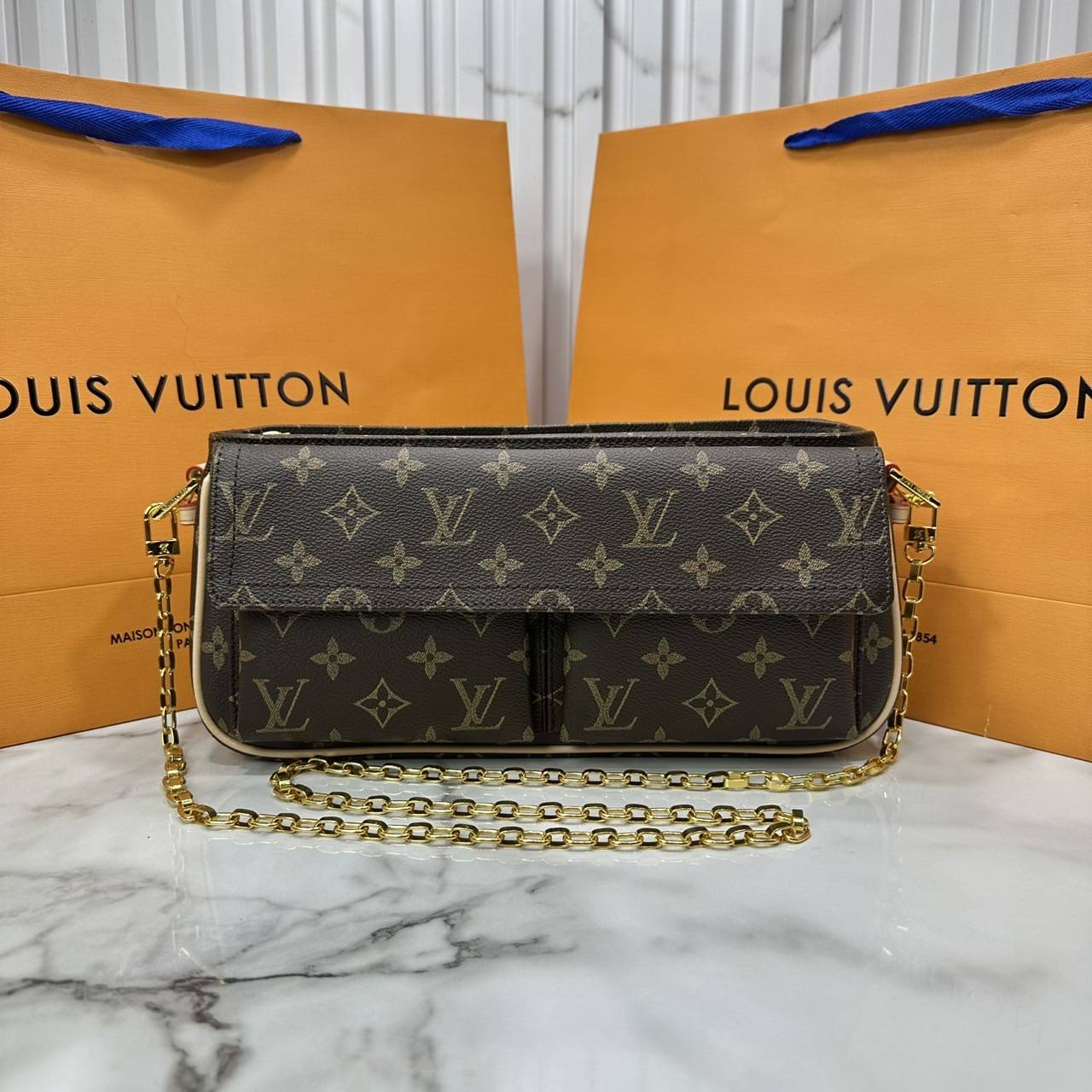 ORI หนังแท้ | LV Vivacite bag Monogram canvas กระเป๋าสะพายดีไซน์วินเทจ Monogram แคนวาส ไอเท็มขนาดเล็กใช้งานสะดวกมีช่องกระเป๋าทั้งด้านในและด้านนอกเหมาะเป็นเพื่อนคู่ใจประจำวัน