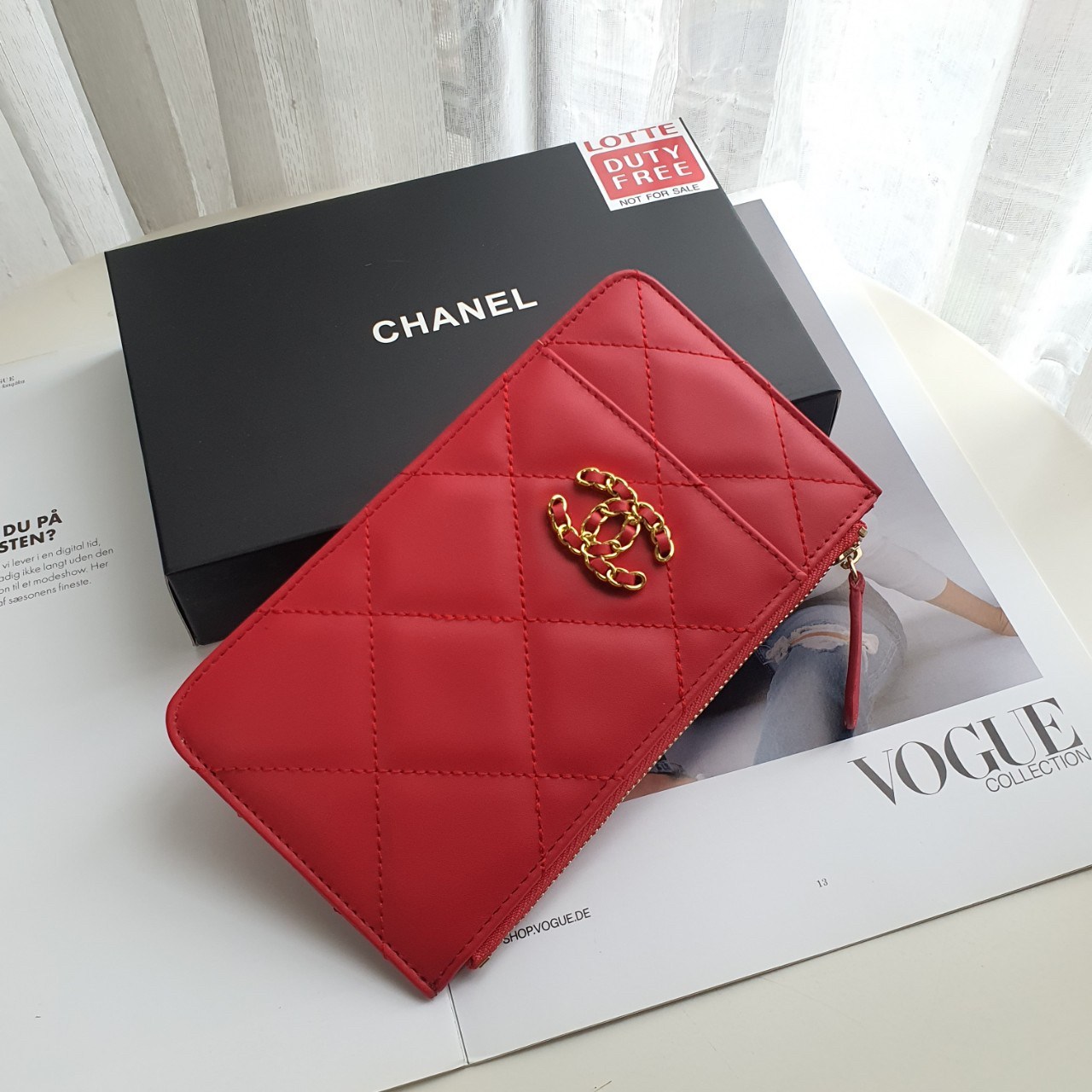 CHANEL LONG WALLET CARD PHONE HOLDER พร้อมส่งครบ 3 สี ❤️🖤🤍 พร้อมส่งที่ไทยค่าา กระเป๋าสตางค์รับทรัพย์ แนะนำรุ่นนี้เลยคะ งานพรีเมี่ยมกิ้ฟท์จากเค้าเตอร์ต่างประเทศ กระเป๋าสตางค์ทรงสวย สะดุดตา หนังสัมผัสลายด้าน จากแบรนด์ 𝗖 Ǖ