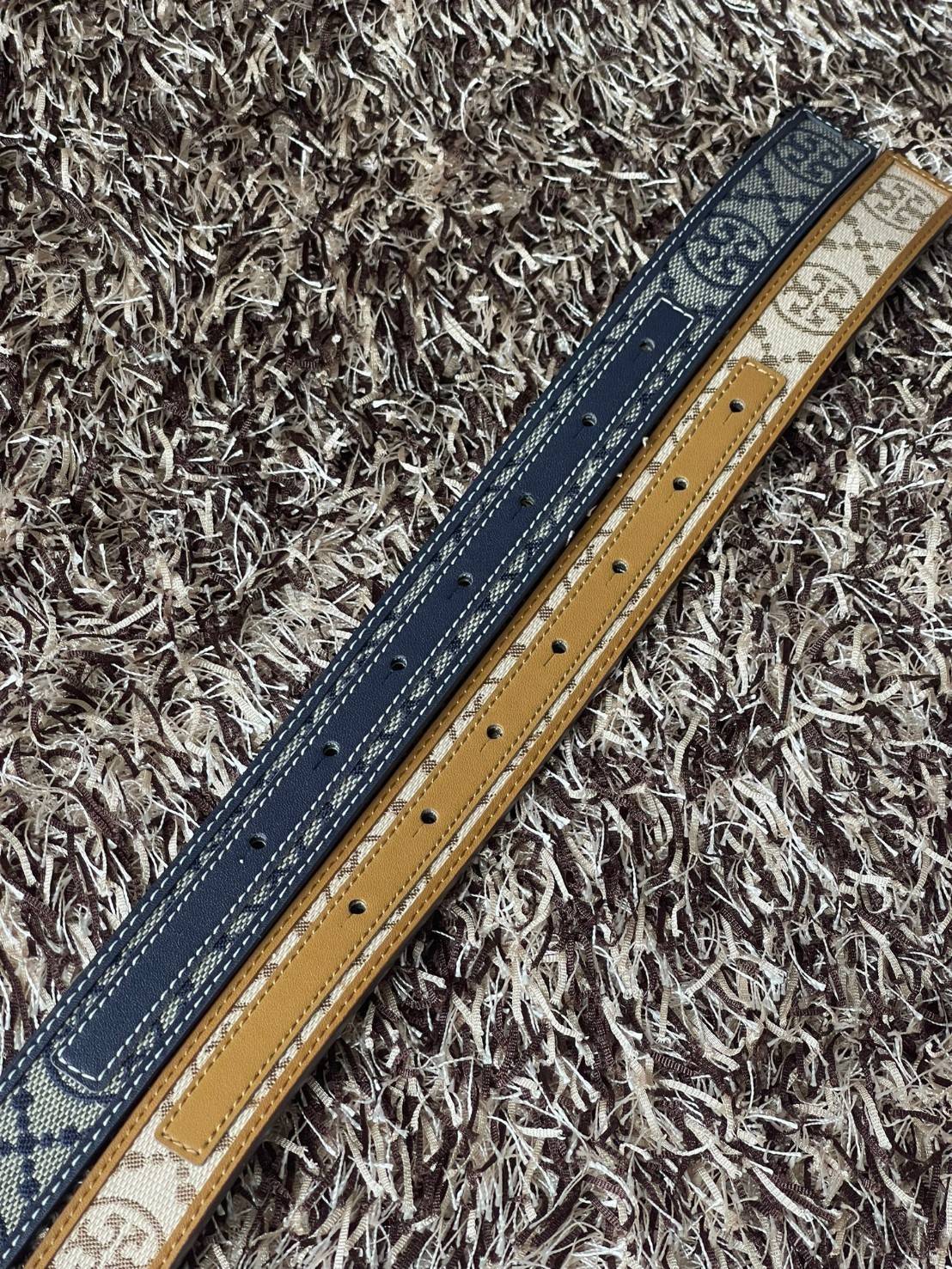 Tory burch t monogram jacquard belt เมื่อพูดถึงแบรนด์ระดับ Hi-end แล้วจะพลาดไม่ได้เลยกับแบรนด์ Tory Burch ที่ครองใจสายแฟชั่นมาโดยตลอด กับหัวเข็มขัดสัญลักษณ์ Double T ที่ได้รับความนิยมสูง มีการดีไซน์หัวเข็มขัดเป็นทองเหลืองเพื่อให้มีความโดดเด่นมากขึ้น ลวดลา