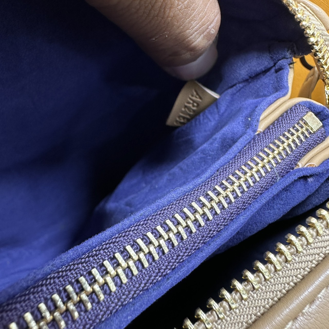 ORI หนังแท้ | LV Coussin PM bag Soft leather with Monogram pattern กระเป๋าถือสะพายไหล่ หรือถือเป็นกระเป๋าคลัทช์ หนึ่งในไอเท็มโดดเด่นจากแฟชั่นโชว์คอลเลกชันประจำฤดูกาล Spring-Summer หนังบุนวม