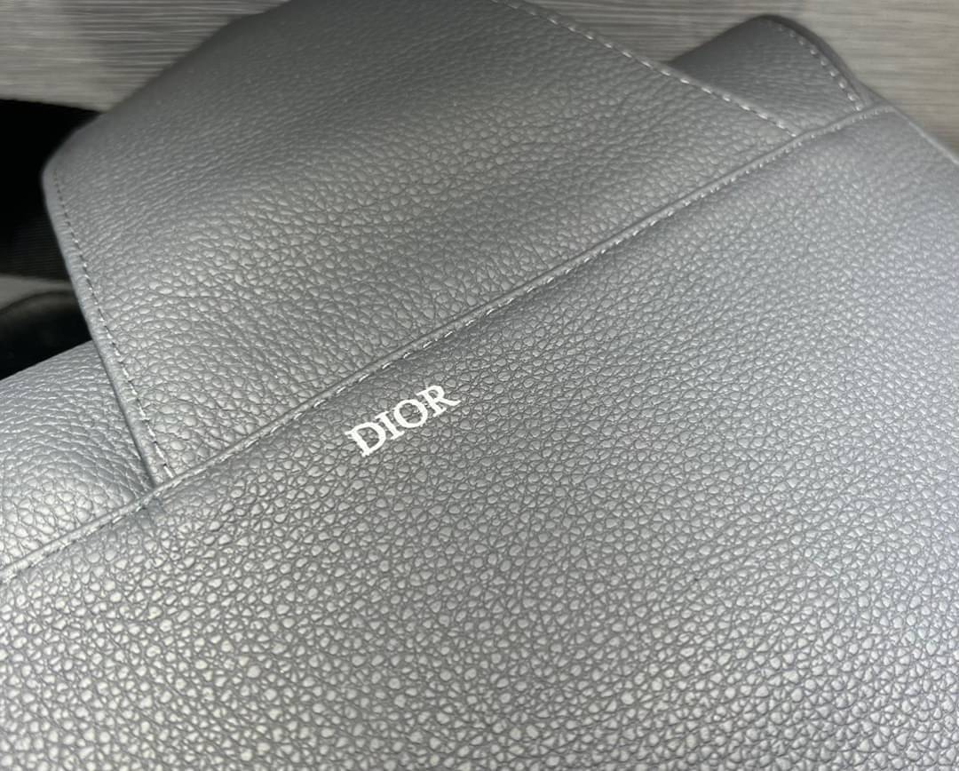 Dior Saddle Atelier bag / DIOR DARK GRAY GRAINED CALFSKIN WITH ATELIER SIGNATURE SADDLE BAG / Dior men saddle bag เกรดเทพออริจินอล หนังแท้ ภาพถ่ายจากสินค้าจริง ใช้งานต่างประเทศได้