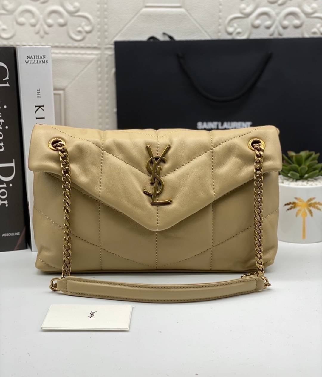 28cm YSL PUFFER SMALL CHAIN BAG IN QUILTED / Yves Saint laurent puffer small chain bag in quilted กระเป๋าสะพายรุ่นยอดนิยม ทรงสวย ใช้ได้บ่อยไม่มีเบื่อ วัสดุหนังสัมผัสนิ่มมือ ดีไซน์เรียบหรู