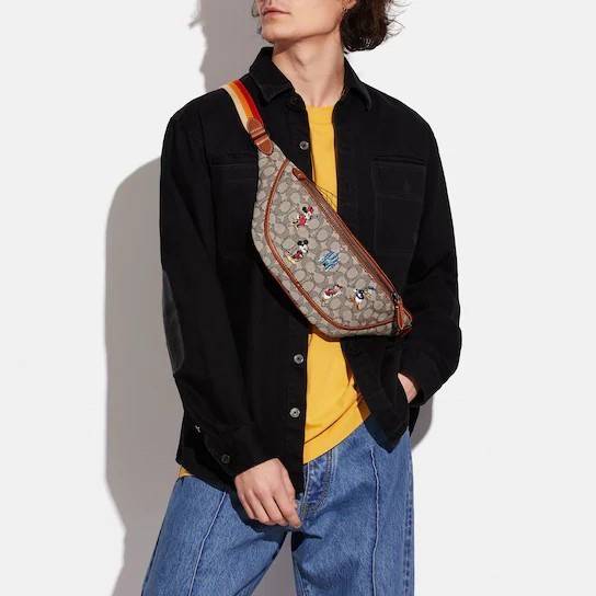 การ์ตูนน่ารักๆ งานปักเน้นๆ สวยงามมากๆค่ะ COACH X DISNEY LEAGUE BELT BAG IN SIGNATURE TEXTILE JACQUARD WITH MICKEY MOUSE AND FRIEND EMBROIDERY ((C8491)) 🌍พร้อมส่งค่ะ! ใช้ได้ทั้งหญิงและชาย