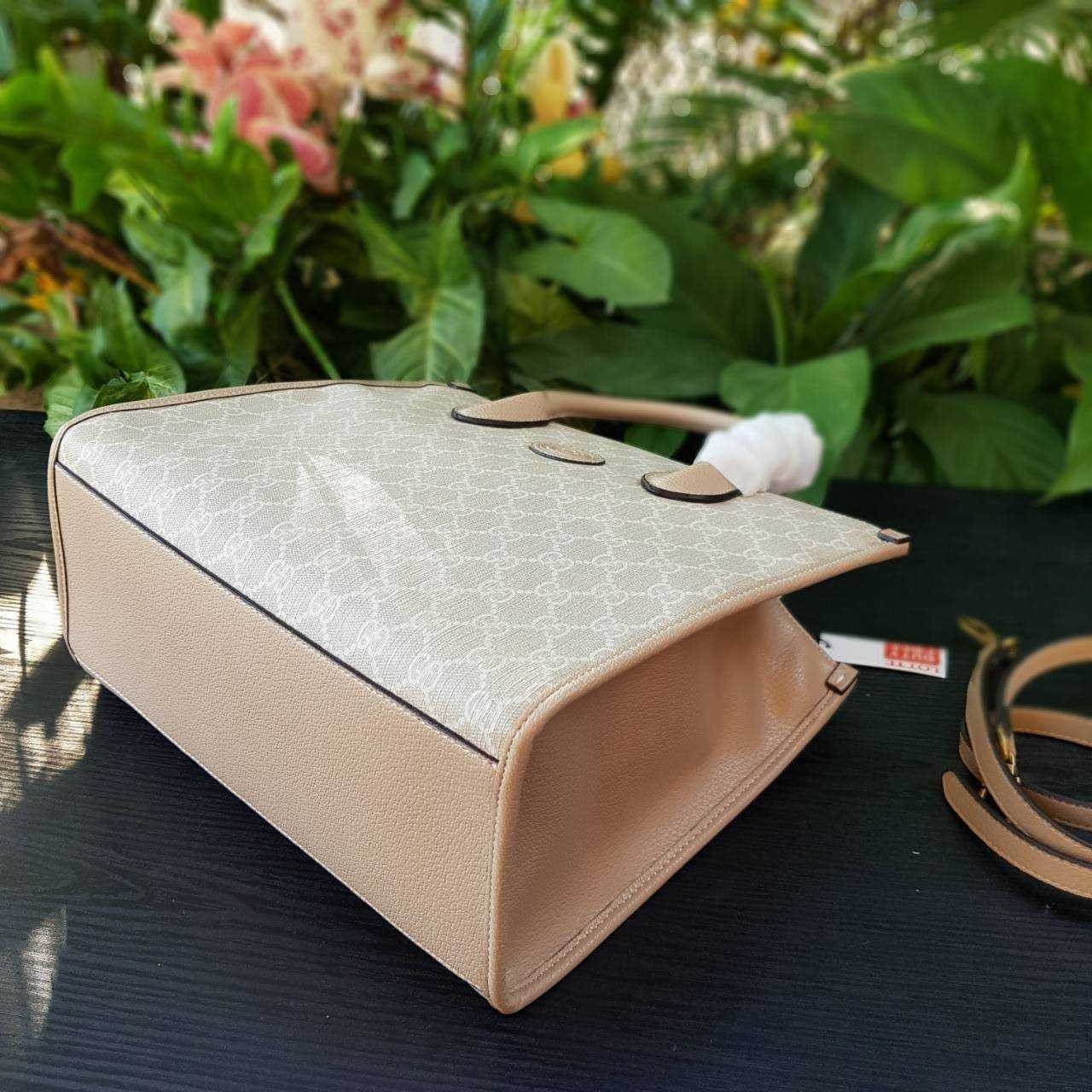 GUCCI Small tote bag with Interlocking G กระเป๋าทรงTOTE ใบใหญ่สุดหรูหรา คลาสสิค จุของได้เยอะ มาพร้อมสายสะพายยาว สามารถถอดเก็บได้ ใช้ได้ทุกโอกาส เป็นอีกรุ่นที่โดดเด่นมากๆ