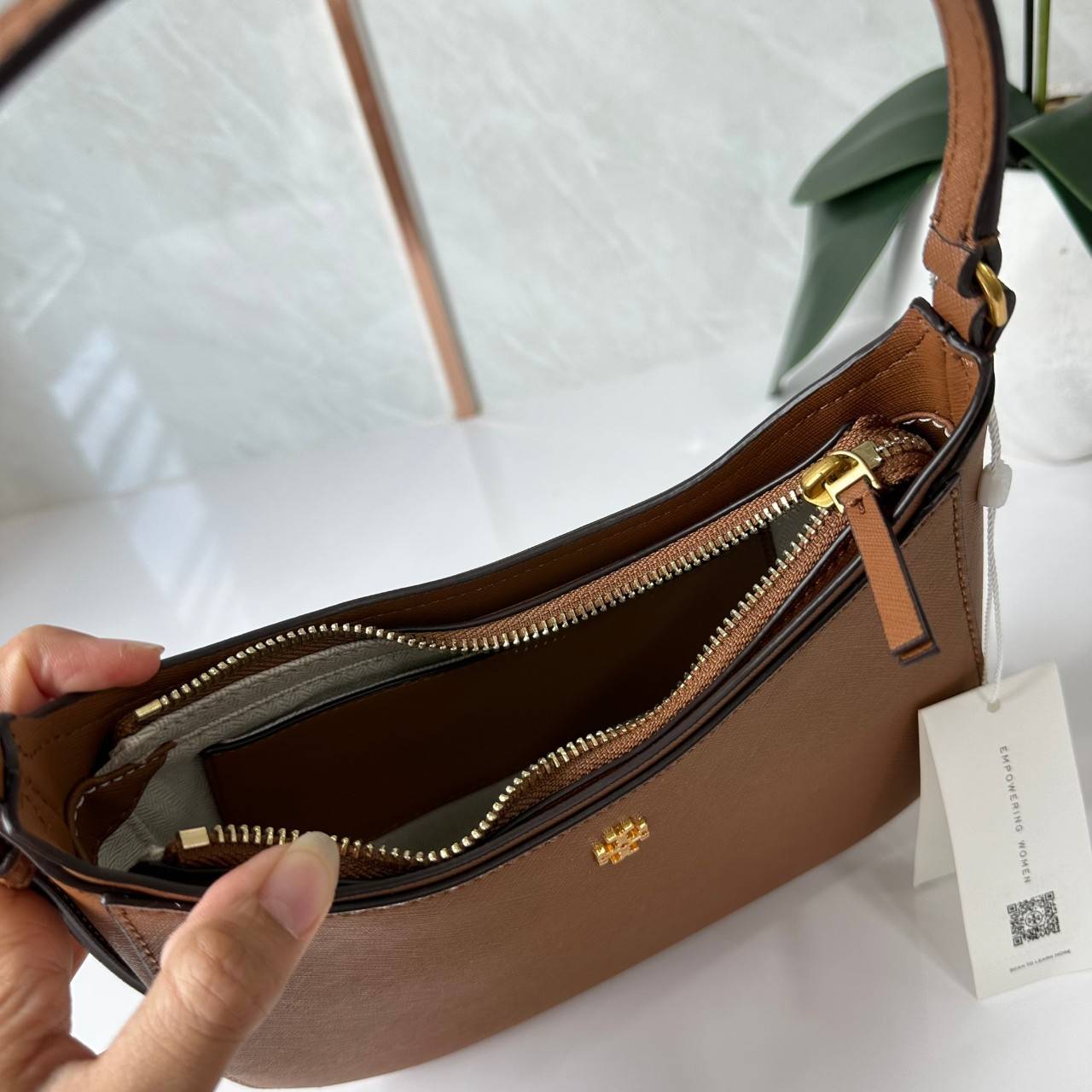 TORY BURCH EMERSON ZIP SHOULDER BAG 137416 / TORY BAG พร้อมส่ง 3 สี กระเป๋าสะพายไหล่ / คล้องแขน หนังซาเฟียโน่ ทนทาน