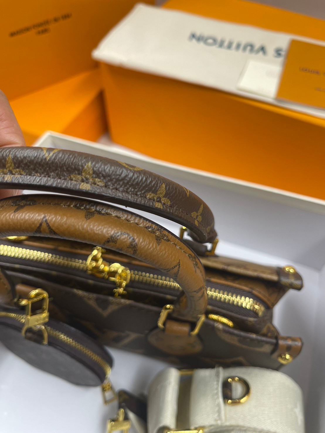 LV OnTheGo East West Monogram Bag / LV BAG พร้อมส่ง 4 สี กระเป๋าโท้ทขนาดกะทัดรัด ดีไซน์ใหม่ประจำฤดูกาล