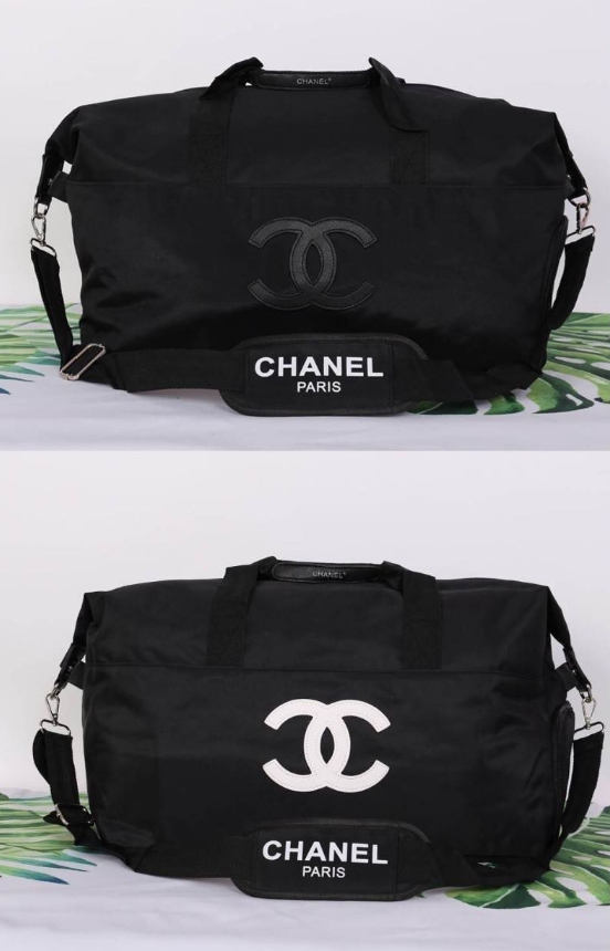 Chanel Authentic VIP Gift Bag Duffle Gym Travel สินค้าเป็นของแท้ รุ่นใหม่ จากเค้าเตอร์เครื่องสำอาง/น้ำหอมของแบรนด์- Chanel vip gift bag ของแท้ 100% ใช้เป็นกระเป๋าเดินทาง/ไปฟิตเนส ไปยิมหรือต่างจังหวัดได้สบายเลยค่ะ หัวซิปปั้มโลโก้ ด้านในเป็นช่องกว้าง และช่อ