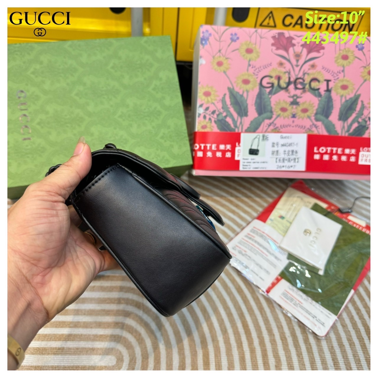 GUCCI GG Marmont small shoulder bag 🖤 กระเป๋าสะพายข้างรุ่นคลาสสิค ดีไซน์ใหม่ อะไหล่ดำ สะพายขับผิว ดูแพง อัพลุคได้สบายๆ เปิด-ปิดด้วยตัวกดล็อคแน่นหนา ด้านหลังดีไซน์รูปหัวใจ 🖤