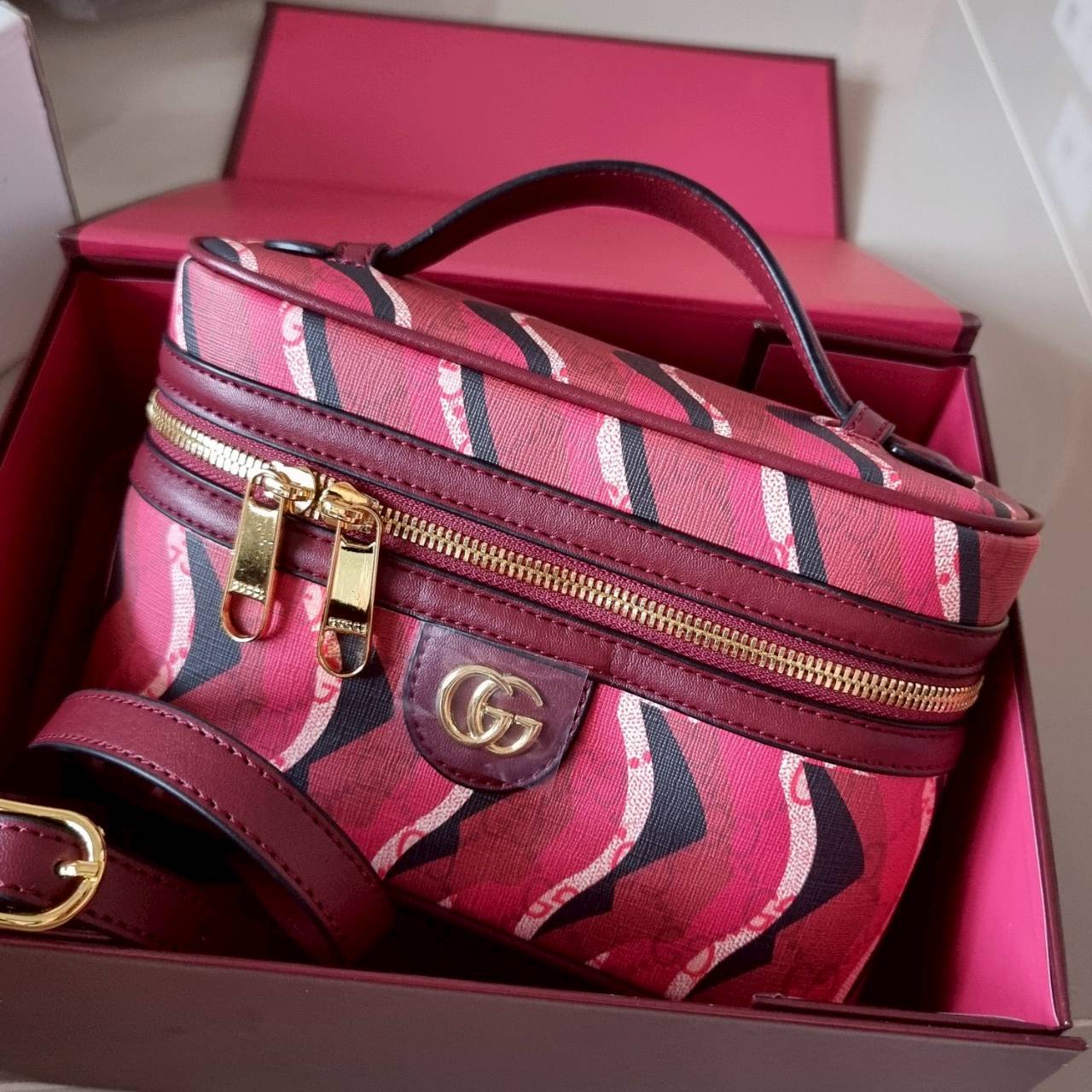 Gucci Lunar New Year Printed super mini bag ไอเท็มหายากสุดปัง กระเป๋าสะพายรุ่นรับทรัพย์ คอลเลคชั่นใหม่พร้อม box set โทนสีใหม่ของแบรนด์