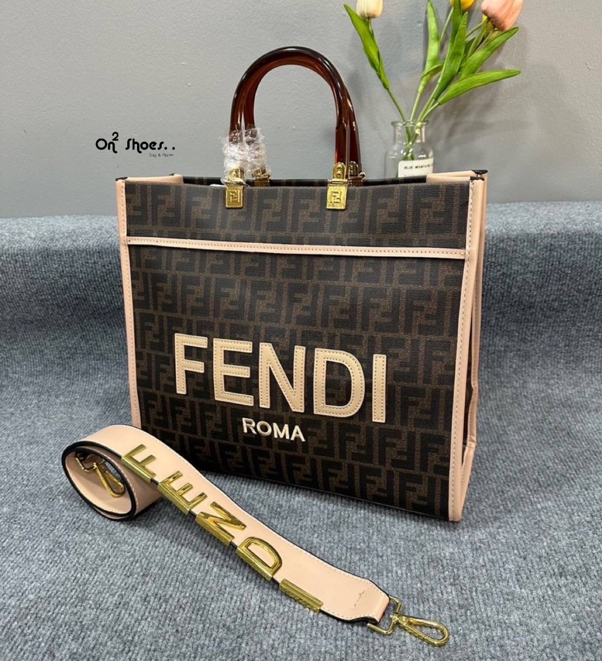 FENDI SHOPPING BAG / FENDI TOTE BAG กระเป๋าถือ/สะพายไหล่ ทรงสวย หรู ดูโดดเด่น ดีไซน์ทันสมัย