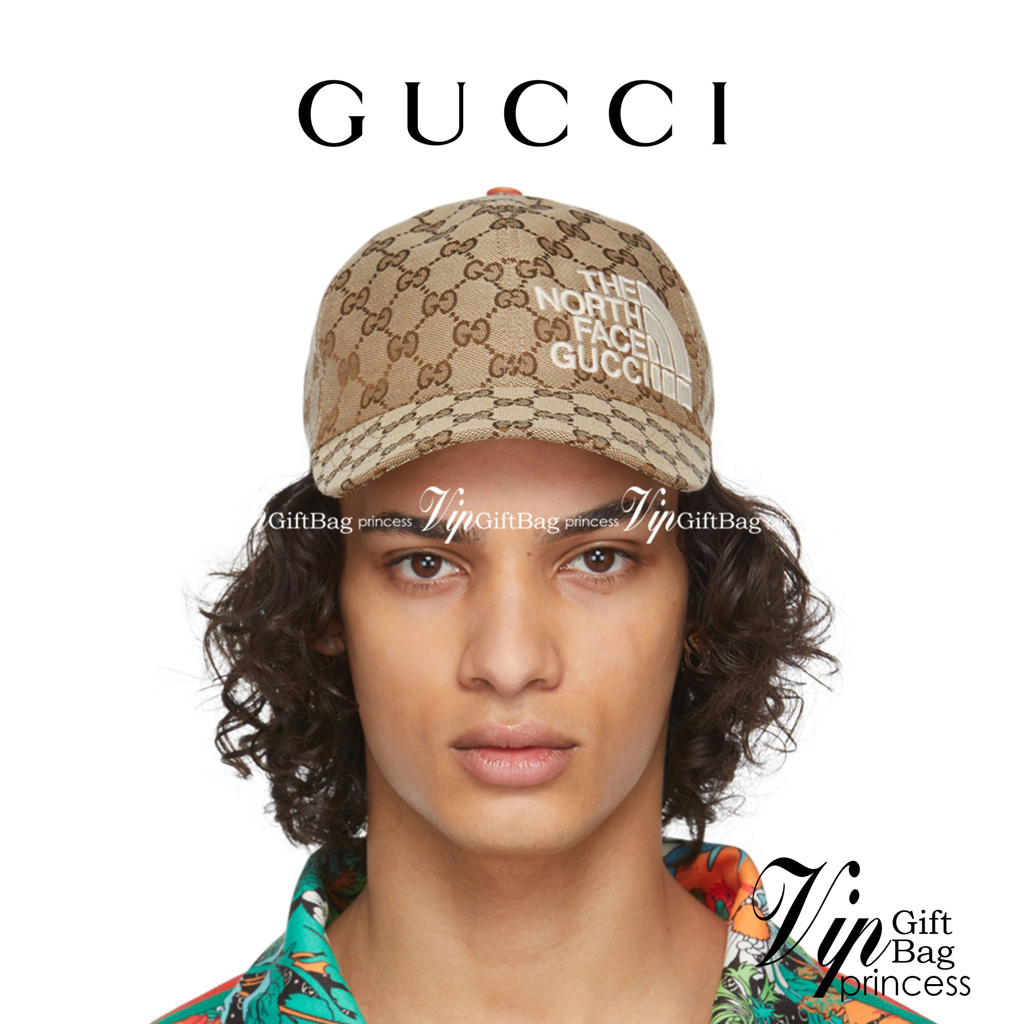 The North Face x Gucci baseball hat พร้อมส่งที่ไทย หมวกเบสบอลผ้าใบ Original GG วัสดุผ้าแคนวาส ปักละเอียดคมชัด เกรดออริจินอล สวย คุ้มค่า ด้านหลังหนังแท้ ปรับระดับได้ รุ่นนี้เป็นการร่วมมือกันระหว่างสองแบรนด์ที่มีประวัติและค่านิยมที่คล้ายคลึงกัน เพื่อเฉลิมฉล
