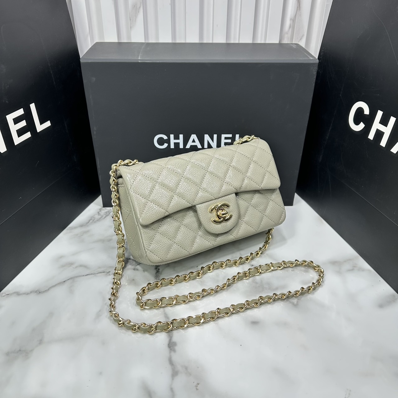 ORI หนังแท้ | CHANEL Classic 20cm shoulder bag กระเป๋าสะพายรุ่นยอดนิยม หรูหราระดับตำนาน สวยงามเหนือกาลเวลา