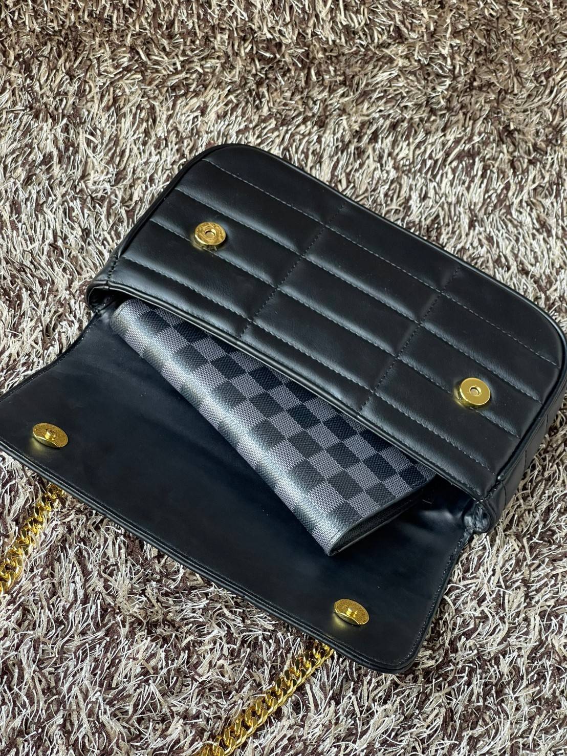 CELINE CHAIN SHOULDER BAG MATELASSE MONOCHROME CELINE in Quilted Goatskin กระเป๋าเทรนด์กระเป๋าสุดฮอตแต่ยังคงความคลาสสิก