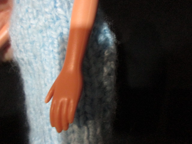 Barbie in Winter with Snowboard ตุ๊กตาบาร์บี้แท้มือสองสภาพดี